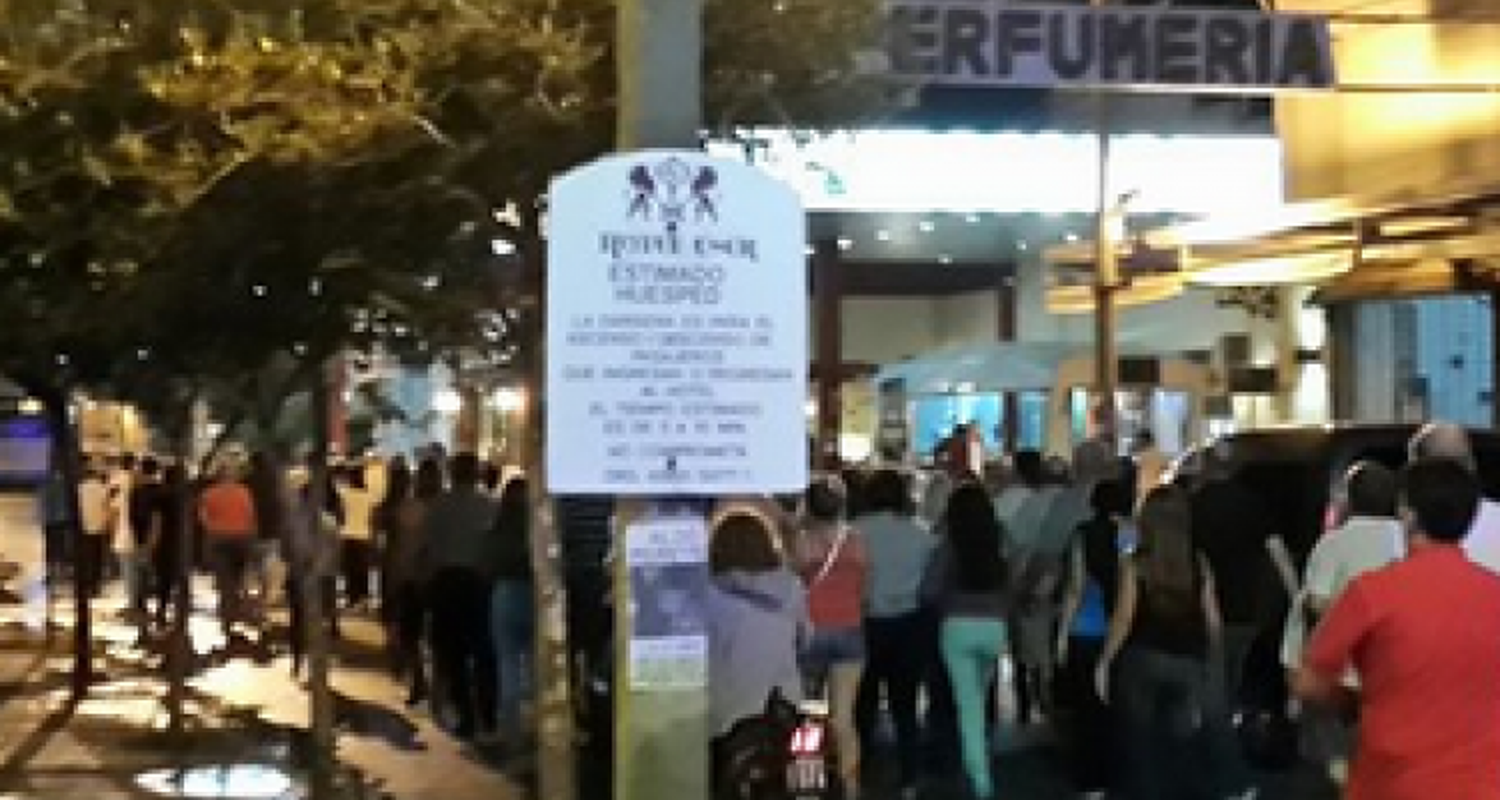 #18F: Pese a la lluvia unas 150 personas se sumaron a la marcha