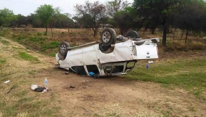 Cuatro lesionados tras volcar en la ruta nacional 81