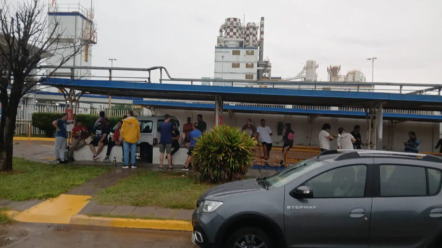 Paro general: El Sindicato Químico y el Aceitero llevan adelante una concentración frente a las fábricas del Parque Industrial