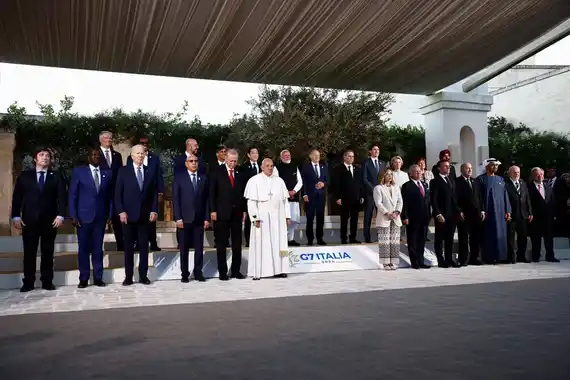 La intimidad del evento del G7 donde Javier Milei saludó al papa Francisco, a Joe Biden y habló de inteligencia artificial