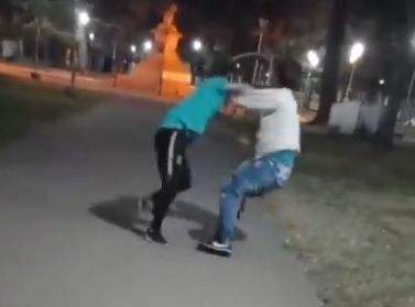 Coronel Suárez: Salvaje pelea callejera juvenil terminó en nocaut