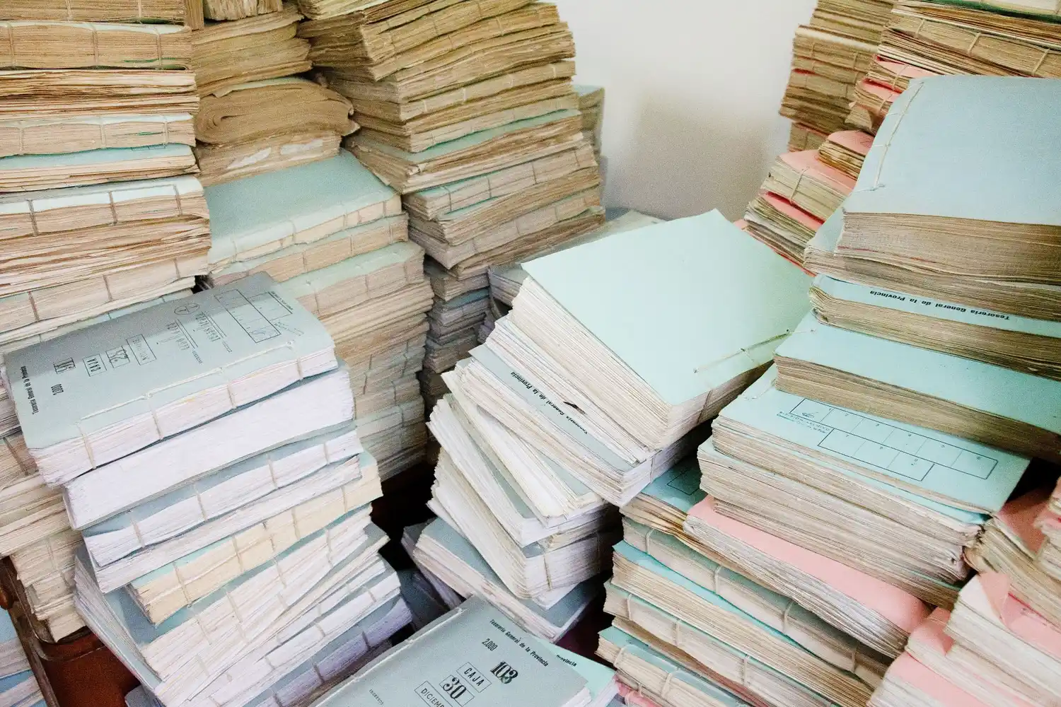 Invitan a oficinas públicas a eliminar papel en desuso