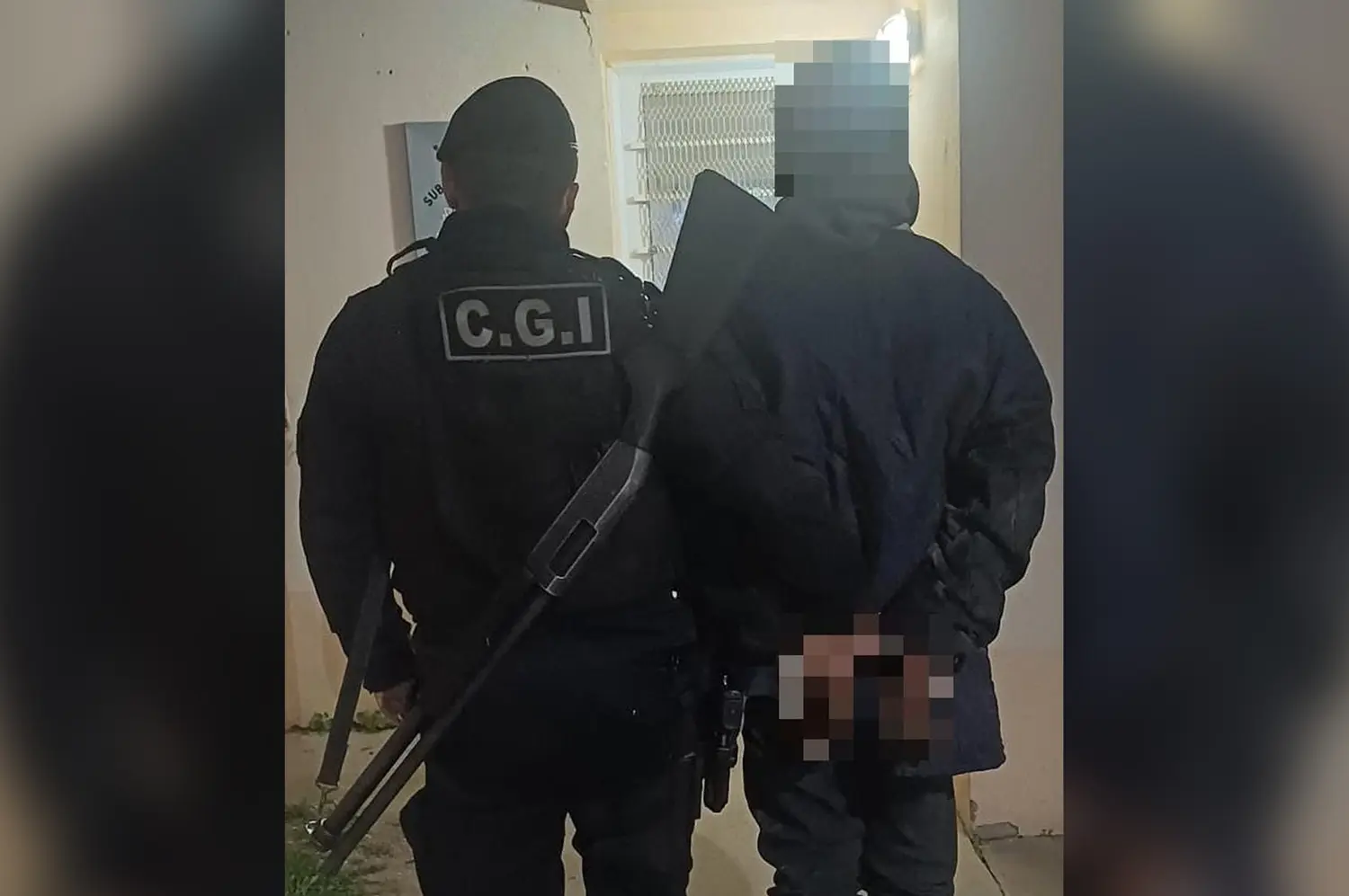 Saltó la alarma de un comercio y el ladrón intentó huir con una bolsa de botellas retornables