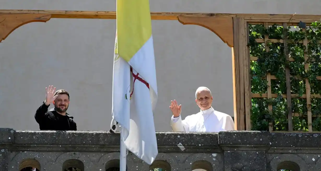 León y el presidente ucraniano este miércoles en la residencia de verano de su santidad.