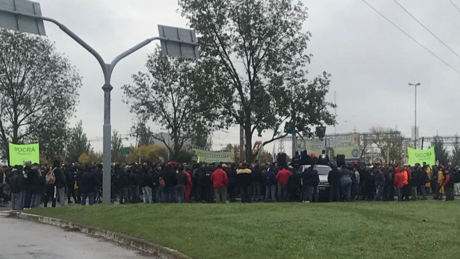 Cientos de trabajadores definen un plan de lucha frente a la ola de despidos en Atucha.