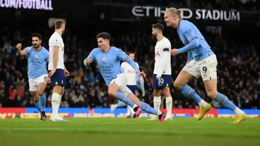 Con un gol de Julián Álvarez, Manchester City logró una gran remontada ante Tottenham en la Premier League