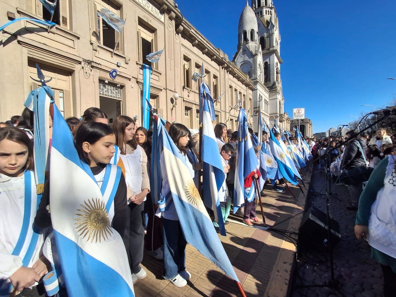 Acto Distrital - Dia de la bandera - 19-6-25 - 1