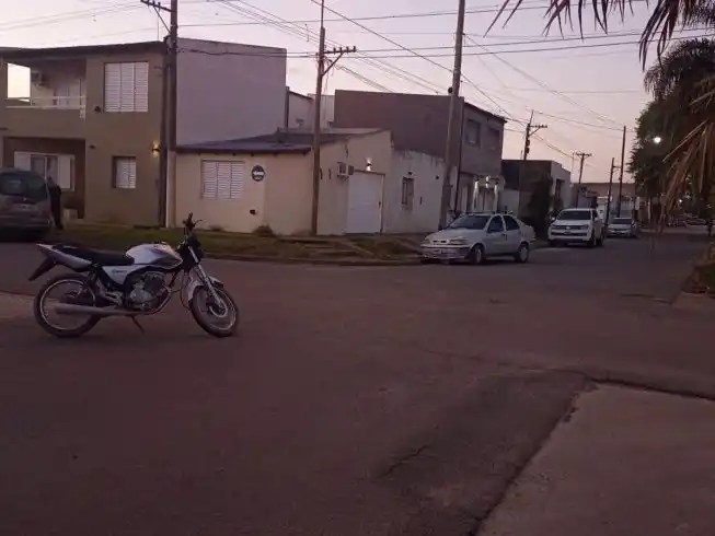 El conductor de la moto tuvo que ser hospitalizado.