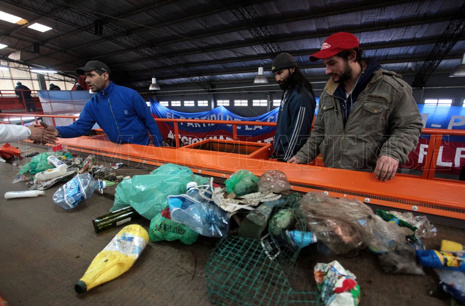 Recicladores amenazan con una movilización y un corte general en el ingreso al basural