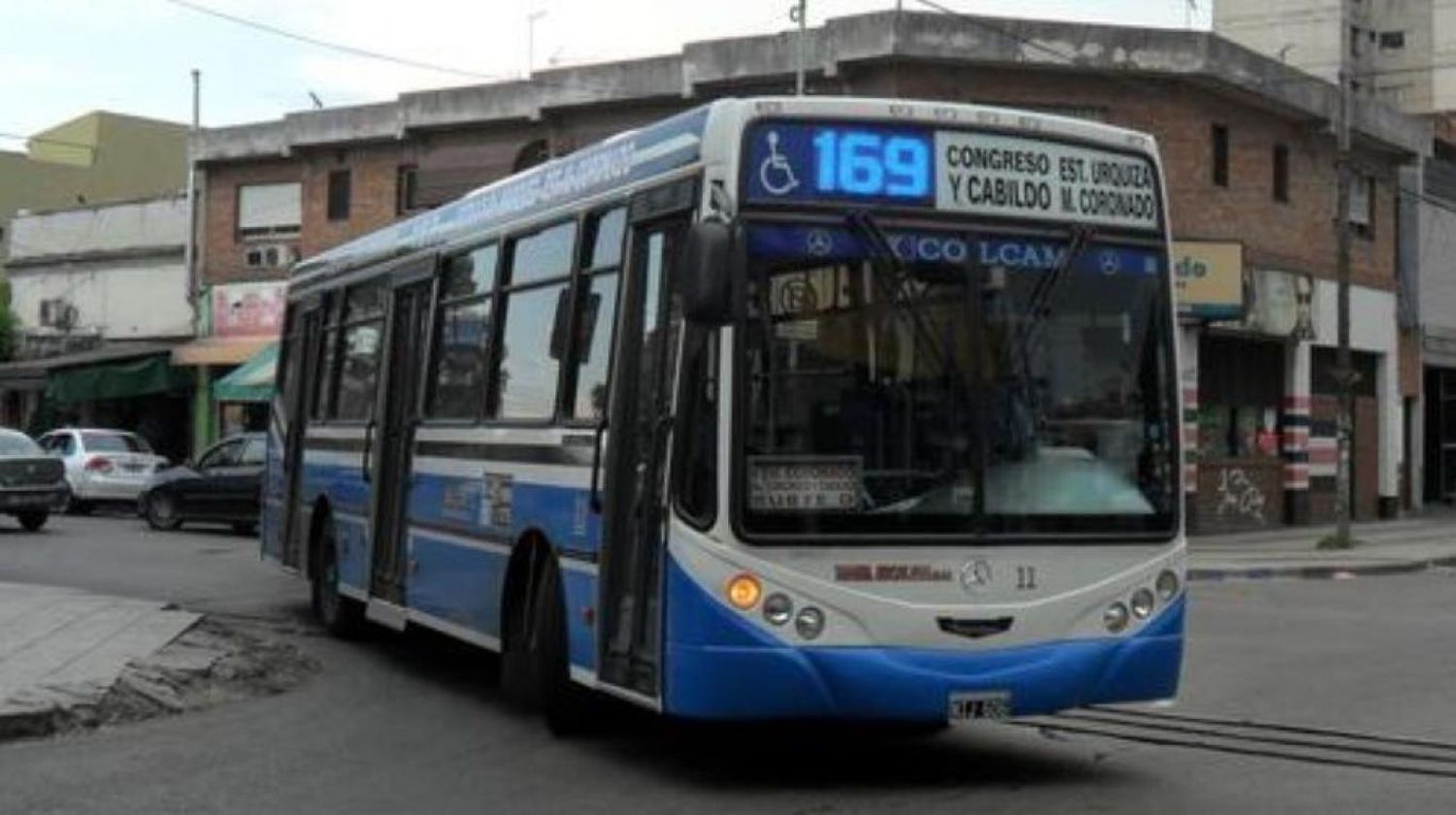 Tres de Febrero: Choferes de la línea 169 organizan olla popular para aportar "su granito de arena" contra el coronavirus