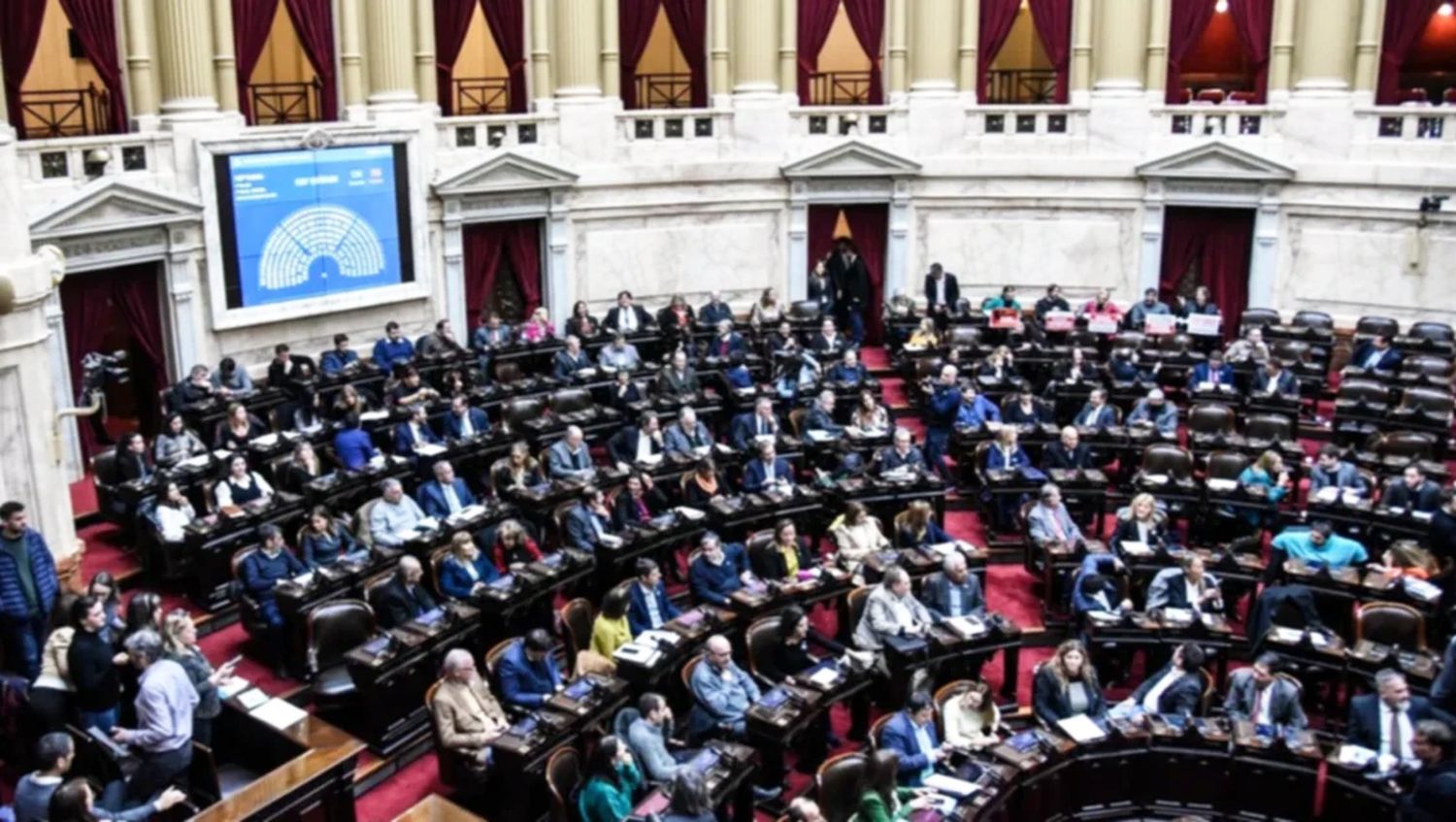 La sesión inició a las 11.26 con la presencia de 140 diputados