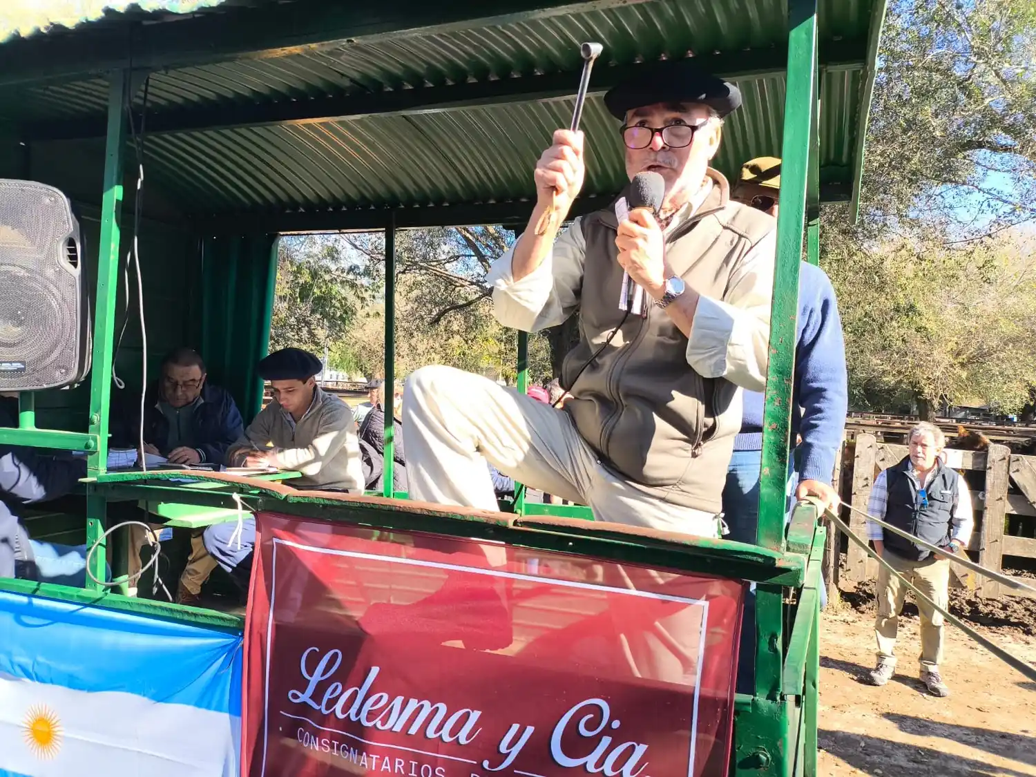 Luis Ledesma, en pleno remate.