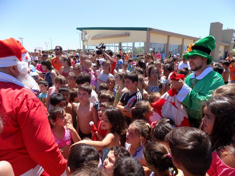Pepo Noel prepara su trineo para recorrer las calles de Larroque
