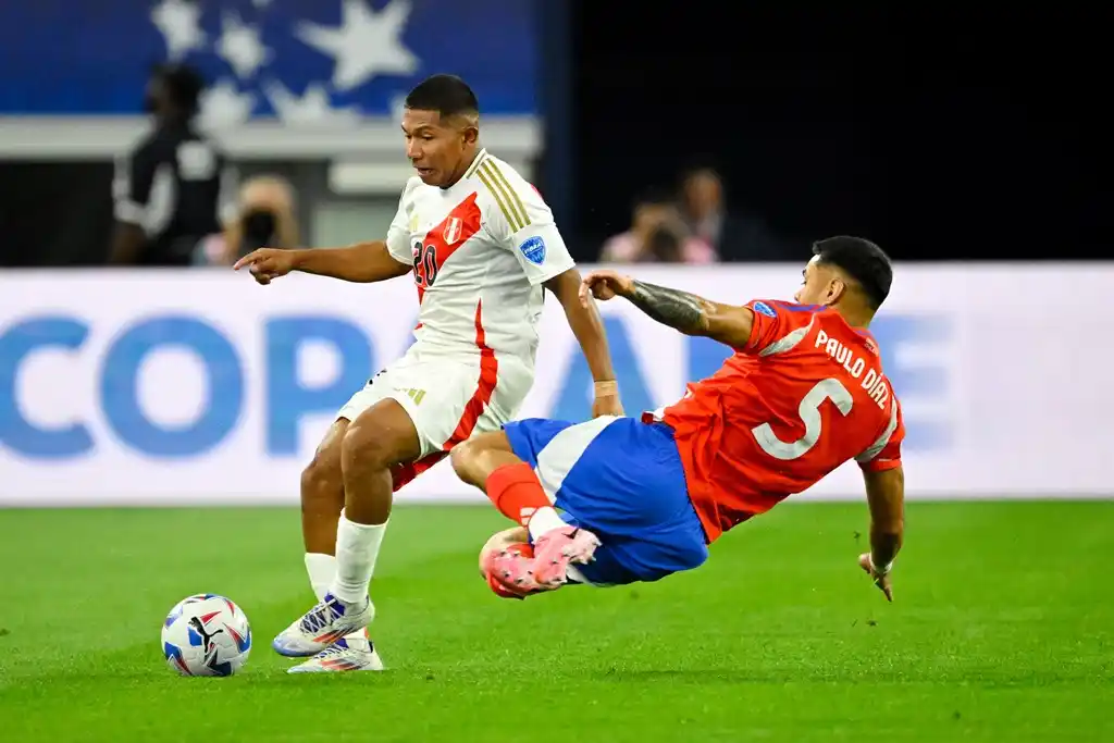 Chile y Perú arrancaron con un empate sin goles