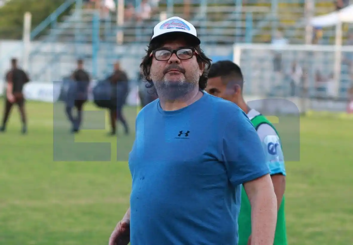 Fullana explosivo y polémico: "los árbitros a Juventud Unida lo perjudican"