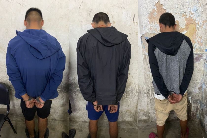 Detenidos.
