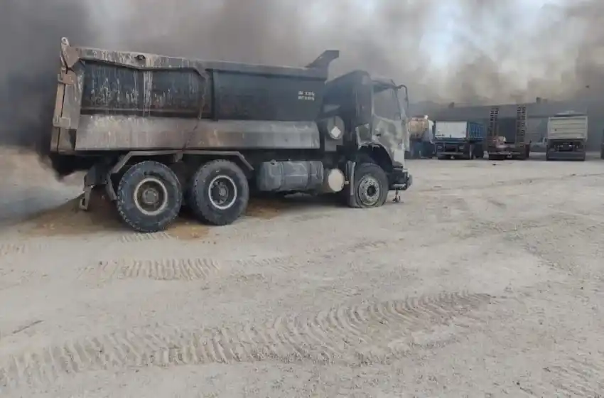 Tensión en las canteras de Batán por un incendio que dejó importantes daños materiales