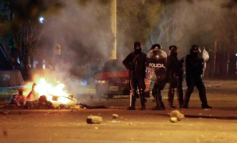 Represión y heridos en una protesta contra Cristina y Alicia Kirchner