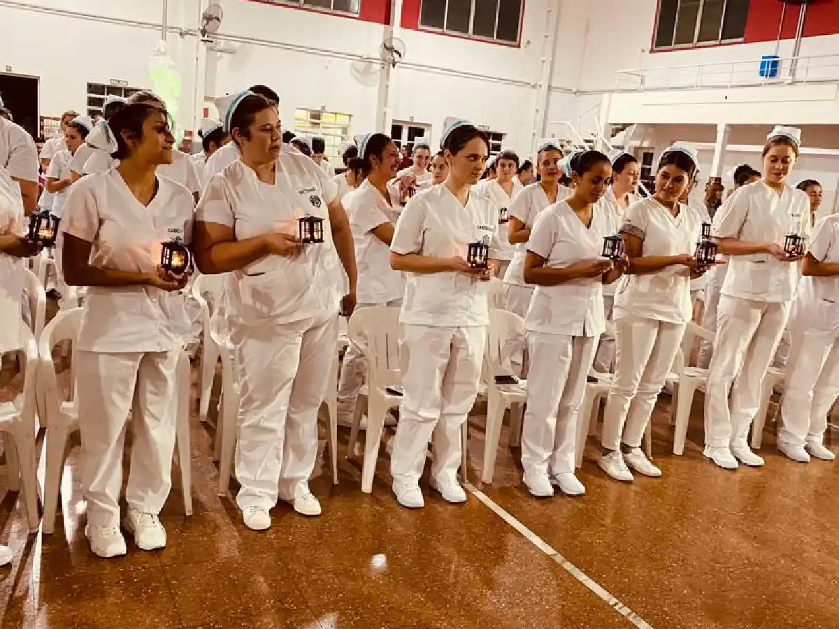 Ser enfermera: el arte  de cuidar y acompañar de manera profesional   