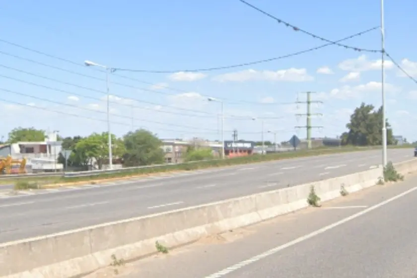 Choque fatal en Circunvalación: un camionero que atropelló y mató a un motociclista se dio a la fuga