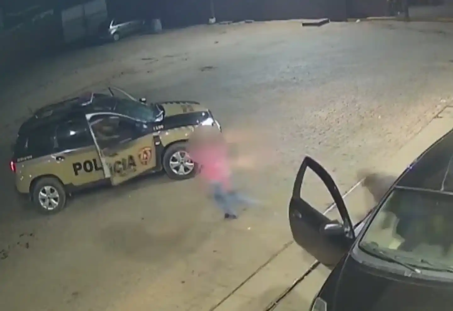 Mujer logró escapar de sus secuestrador y correr hacia un patrullero