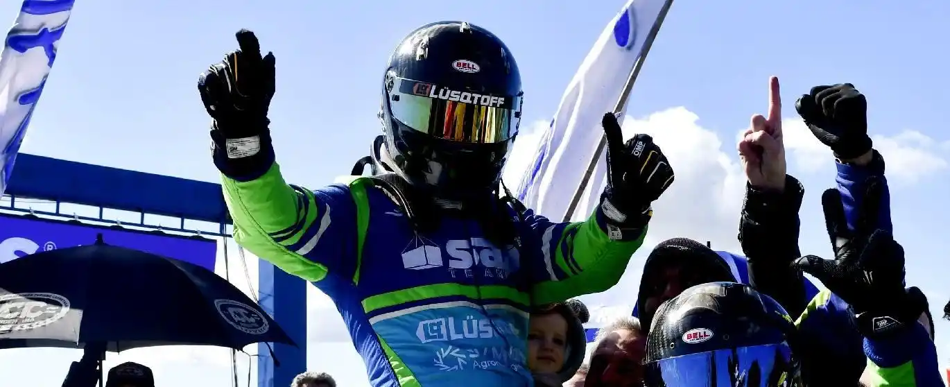 Salse festeja su triunfo y el segundo lugar en el campeonato