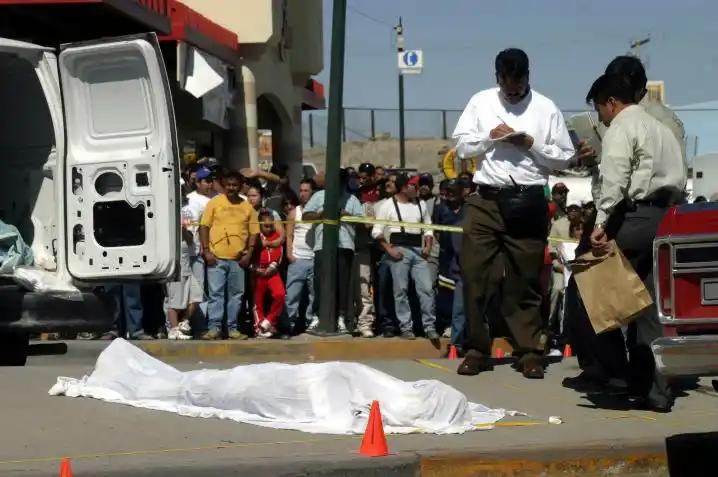 Los colgaron de un puente y les dejaron un mensaje amenazante