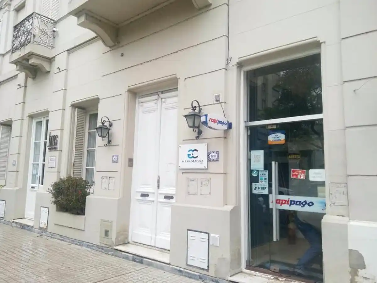 Así actuaron los delincuentes que simularon ser clientes y robaron $ 400.000 de una financiera