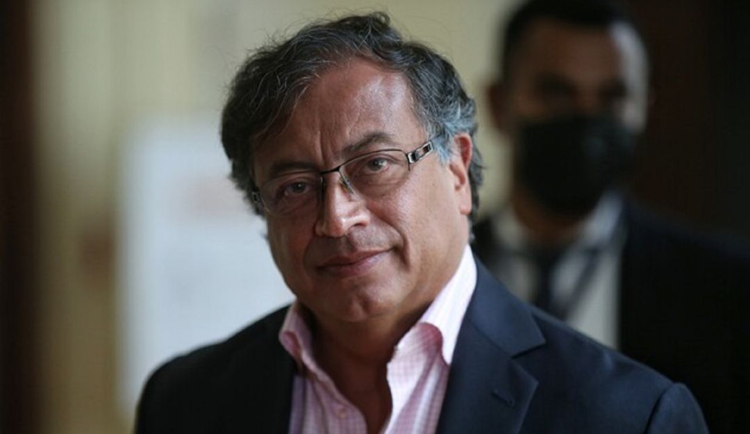 Prófugo ecuatoriano y un creador de trolls son los estrategas de Petro