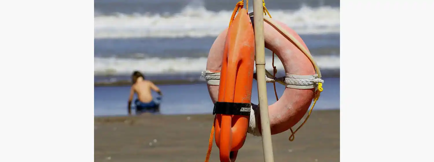 Para los guardavidas, su labor "se hace difícil por la cantidad de chicos con alcohol"