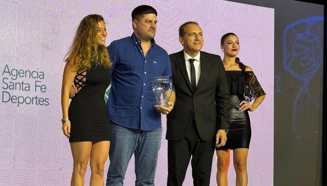 La diputada Galnares durante la entrega del reconocimiento al club venadense. Foto: Gentileza.