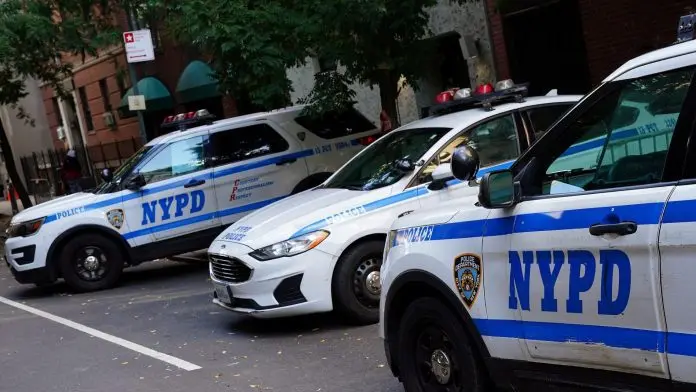 Policía golpea a migrante venezolano dentro de refugio en Nueva York (+VIDEO)