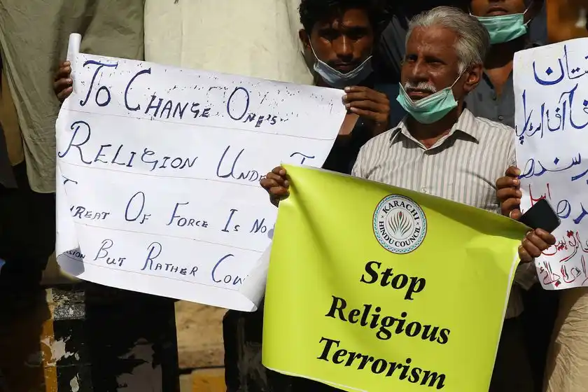 SE CASTIGA CON PENA DE MUERTE Acusan a niño de 8 años por blasfemia en Pakistán