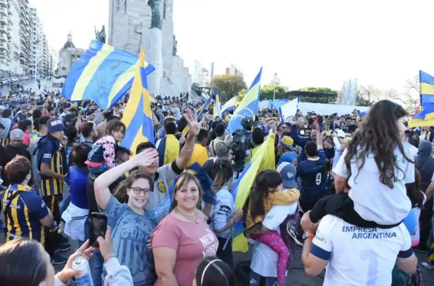 Los festejos de los hinchas de Central en el Monumento y en las cercanías del Gigante de Arroyito