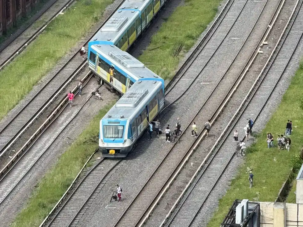 Se descarriló una formación del tren Sarmiento en Liniers: hay heridos