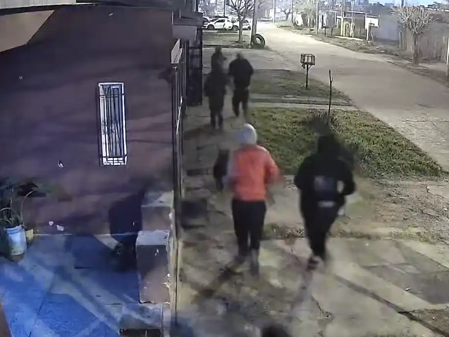 Los delincuentes recorren la zona con fines de robo.