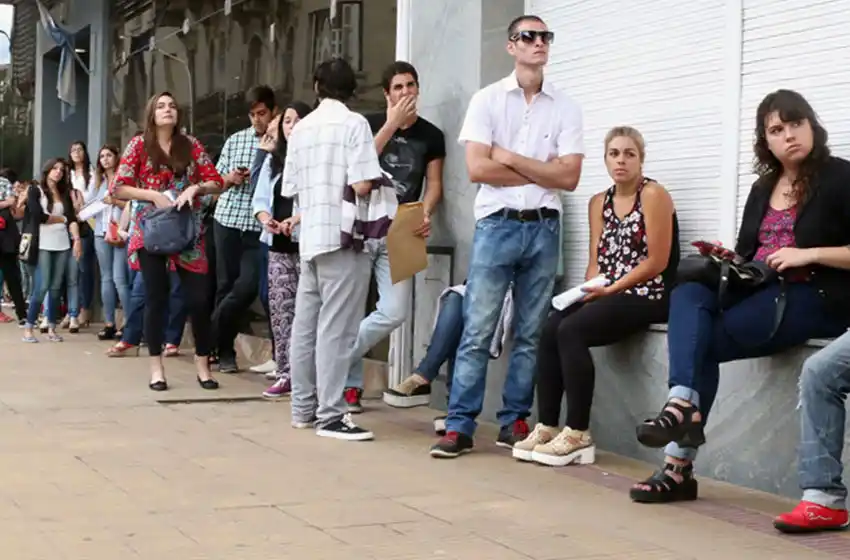 Jóvenes y trabajo: optimismo individual, precariedad estructural y una generación que se adapta para sobrevivir