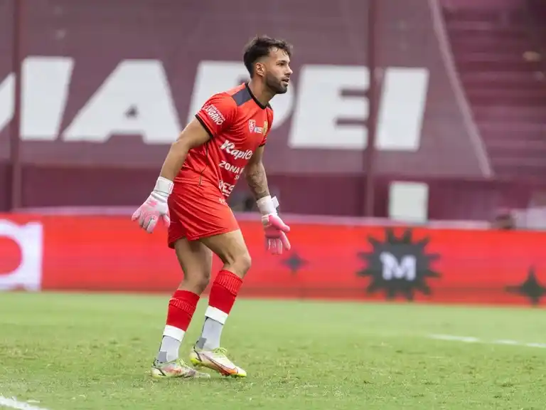 Ezequiel Navarro Montoya, arquero del aurinegro.