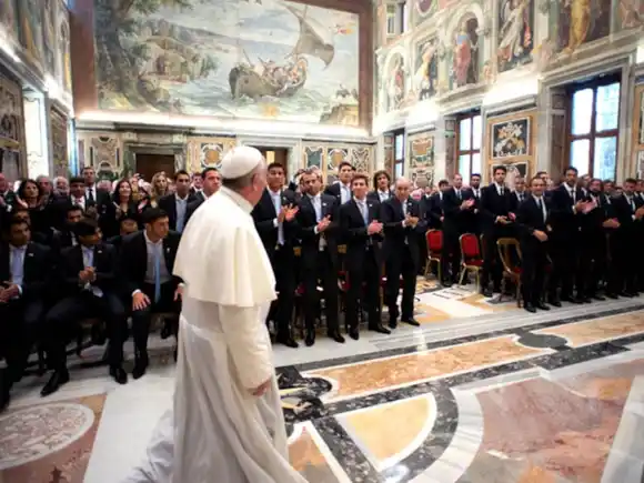 NFL, Messi, Checo Pérez, Georgina Rodriguez y Colapinto: los deportistas y la farándula despidieron al papa Francisco