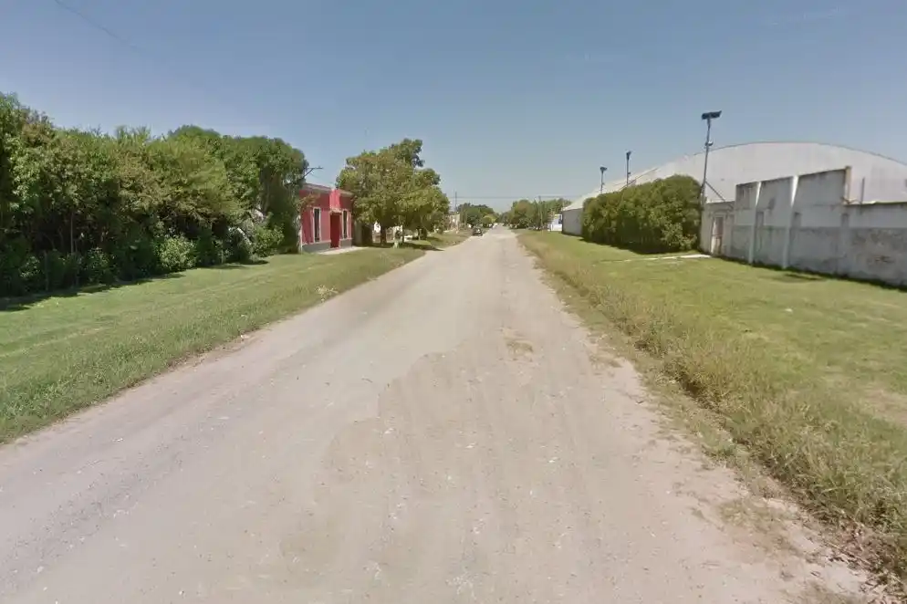 Delincuentes en moto robaron la mochila a una joven que quedó inconsciente por el golpe al caer de la bicicleta