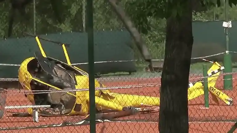 Los tres personas que viajaban en el helicóptero salieron por sus propios medios.