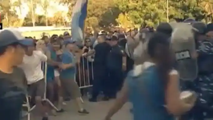 El otro lado del acto de Alberto en San Fernando: Incidentes entre militantes y la policía