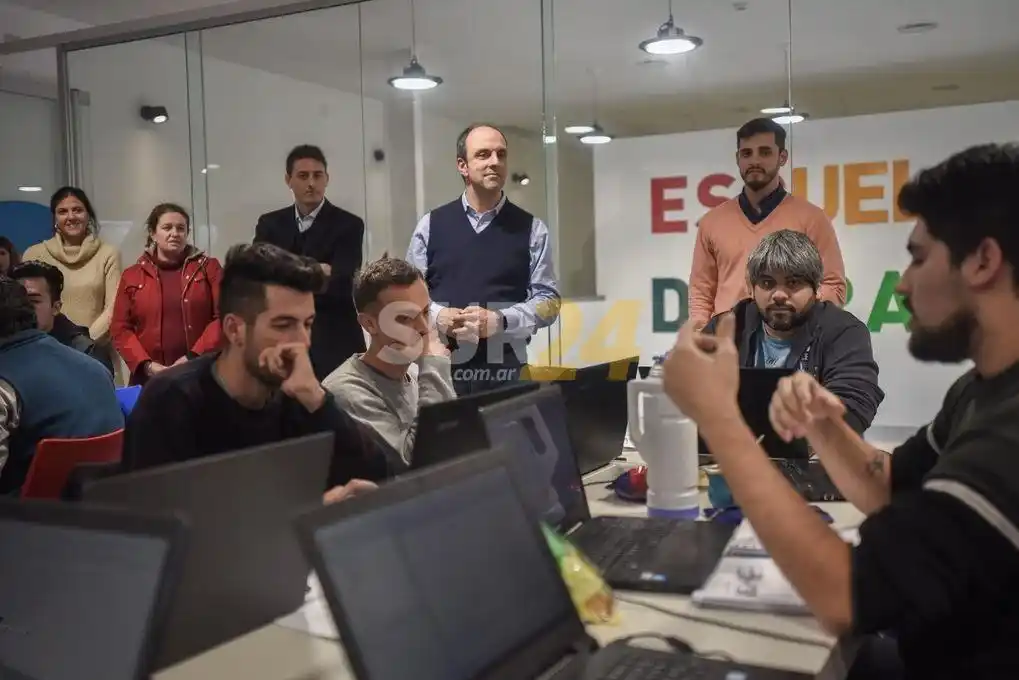 Enacom amplía a los jóvenes el alcance del programa de entrega de tablets