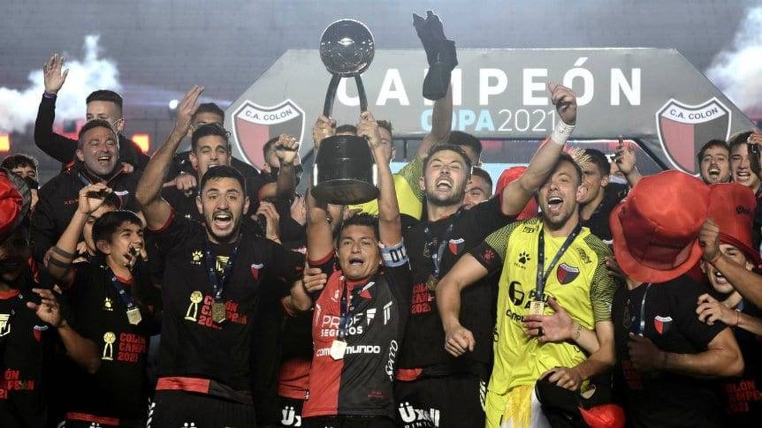 Colón goleó a Racing y se coronó campeón de la Copa Liga Profesional