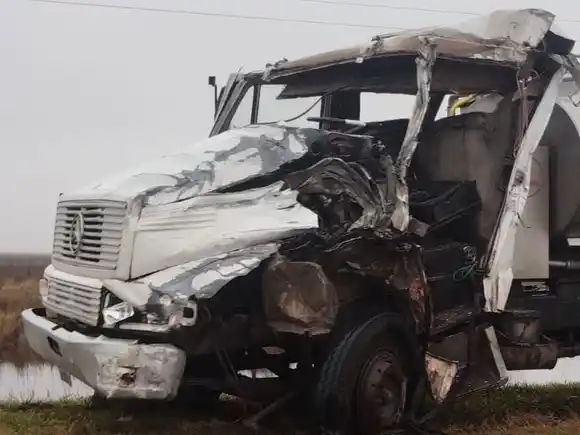 Choque de camiones en ruta 5, altura Pehuajó: Un camionero muerto y otro herido