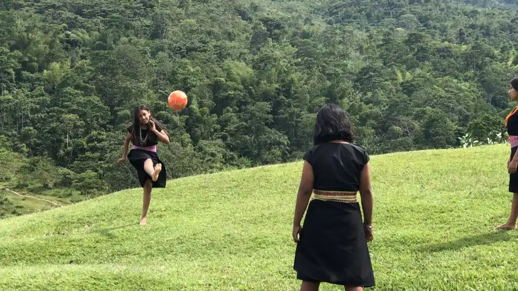 Las Warmikuna, equipo de fútbol de mujeres indígenas