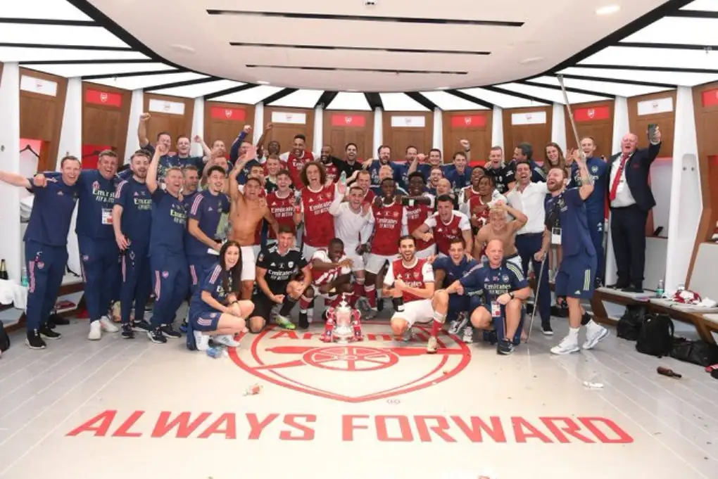 Con llanto incluido, Emiliano Martínez es campeón de la FA Cup
