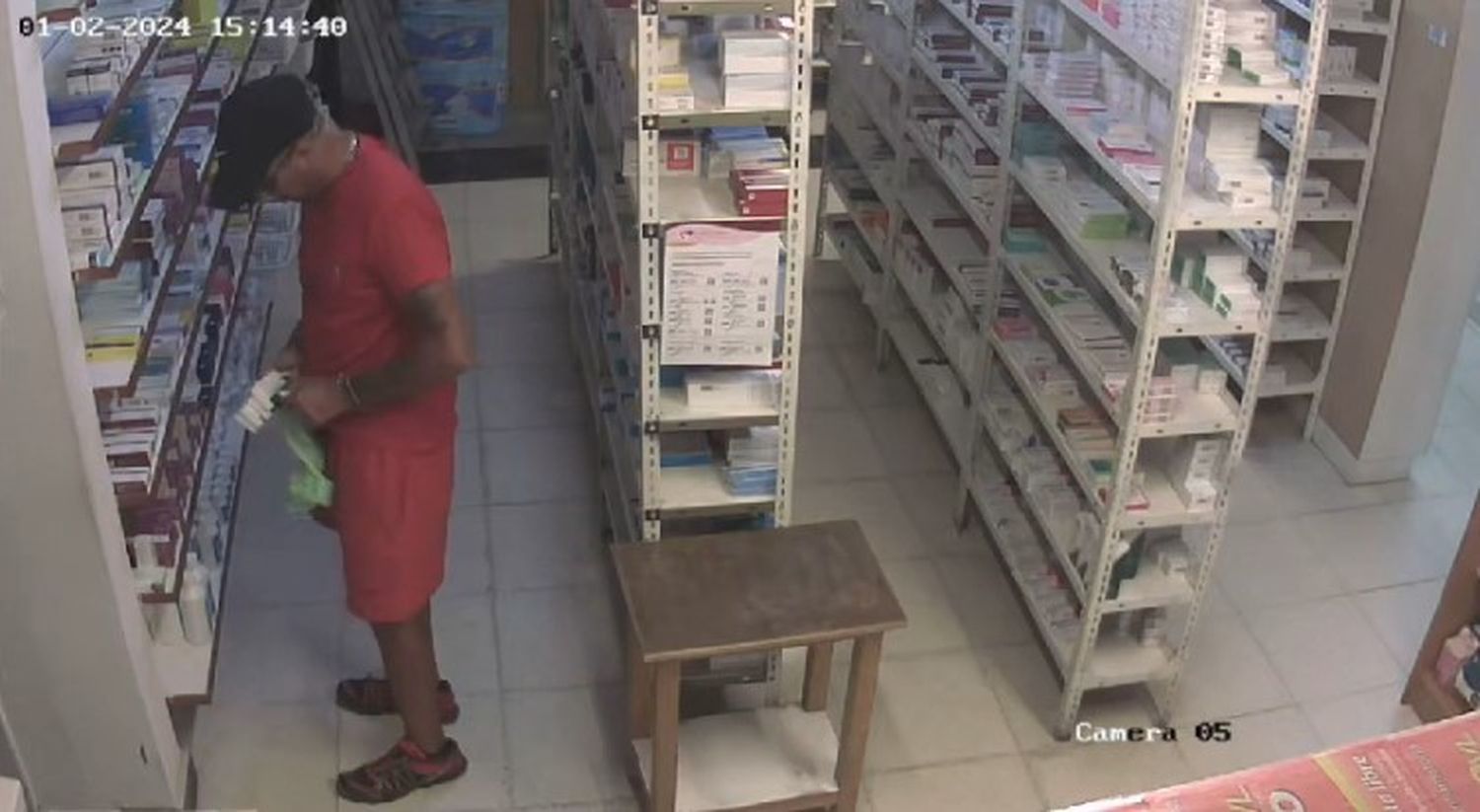 Un sujeto robó medicamentos de una farmacia de AMEMT.