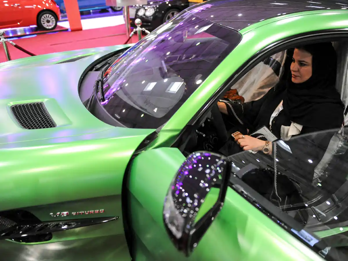 Mujeres al volante: Arabia Saudita pone primera para un cambio histórico