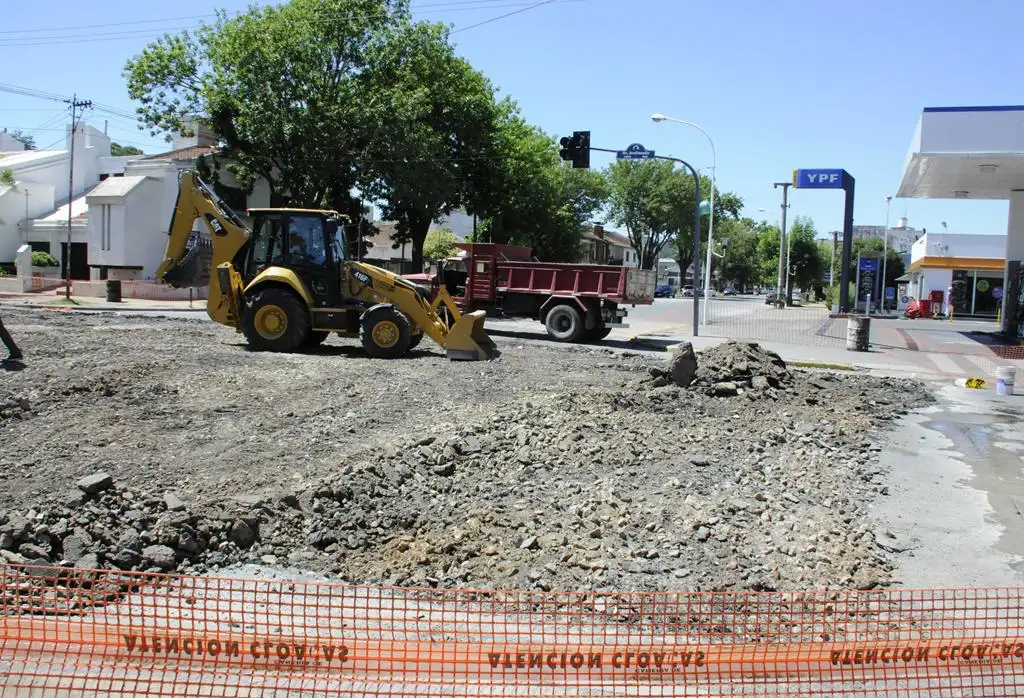 Continúan con la repavimentación  de Avellaneda e inician nuevas obras